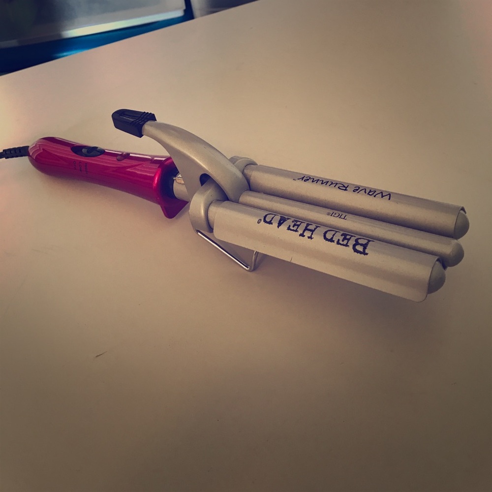 BedHead Triple Barrel Wave Wand in Red and Silver
